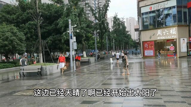 没想到大渡口步行街里面9家金店,现在金店太火了吧