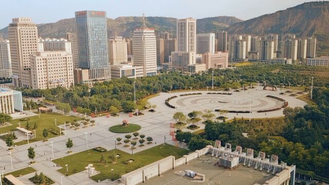 自驾旅行甘肃省平凉市,空中看城市建设,没想到如此繁华和美丽