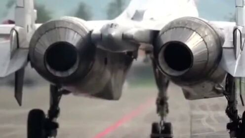 苏-30MKM战斗机航展上飞行表演，垂直爬升加速旋