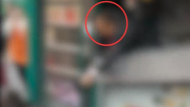 四川南充一城管当街打人? 警方:肇事者系无业人员,正接受调查