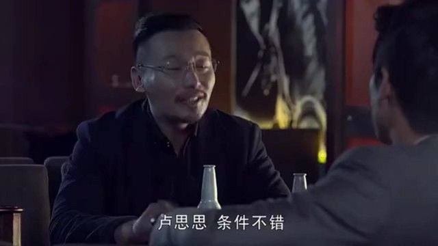 金浩来到酒吧,表现的很不开心