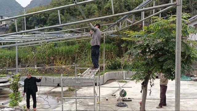 搭这么大个雨棚,不知道要花费多少钱,在农村有必要这样吗?