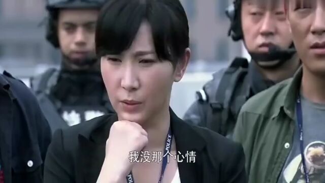 SWAT:犯罪集团开枪袭警,特警打开军火库,拿上全部装备完爆罪犯