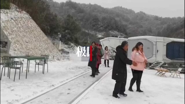 【视频】武汉最高海拔的清凉寨下起大雪