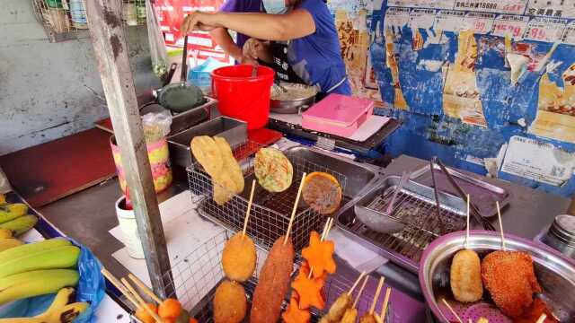 湛江吴川有名的街头小吃虾饼,外酥里嫩,好吃到停不下嘴