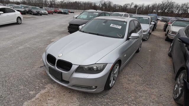 $1800 BMW 335i ,09年国内售价61万,3.0L双涡轮增压引擎