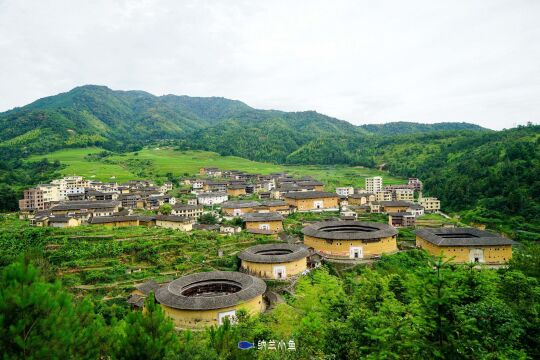 福建省风景名胜众多,包括地貌景观、水域风光、遗址遗迹等