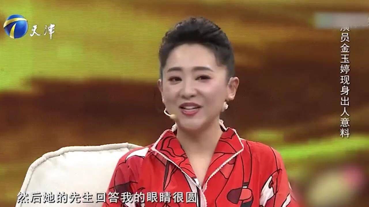 金玉婷携手月亮姐姐,闺蜜俩一见面唠个不停,台上欢笑不断