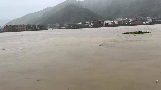 台风快要登陆了,水流之急[叹气]