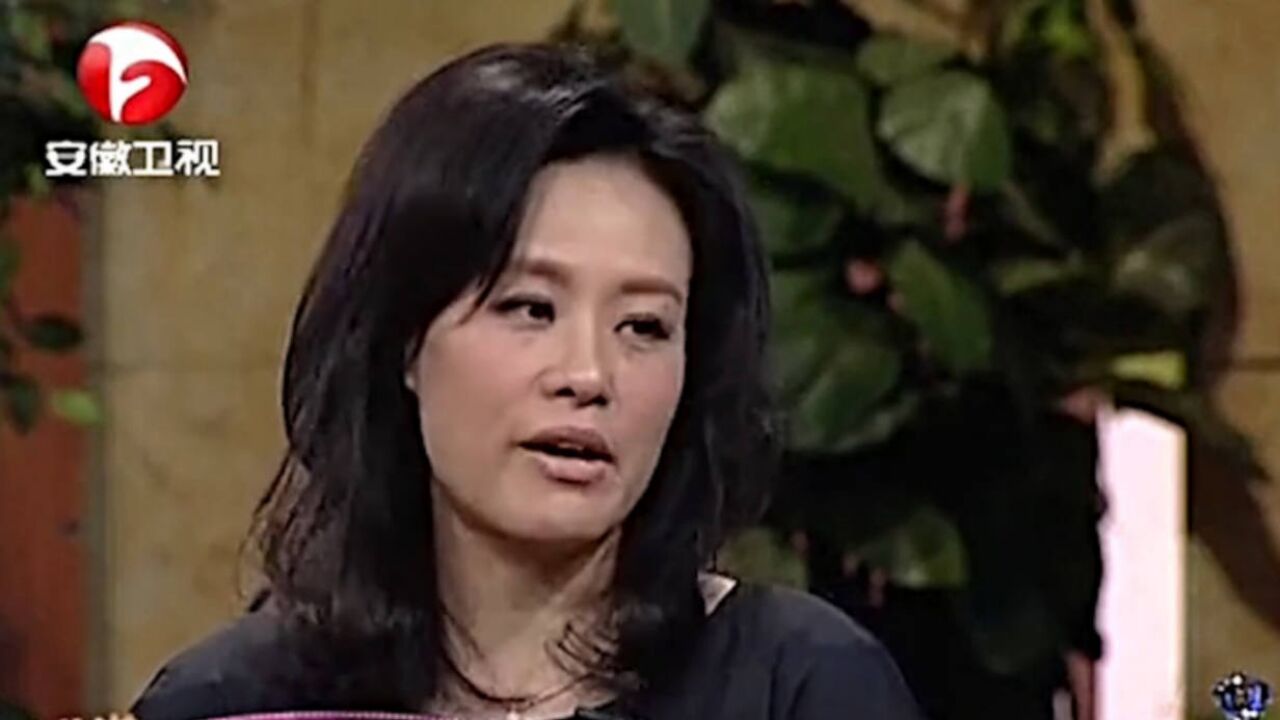 邬君梅为家里付出很多,从小背着妹妹上学,吃了很多苦|静距离