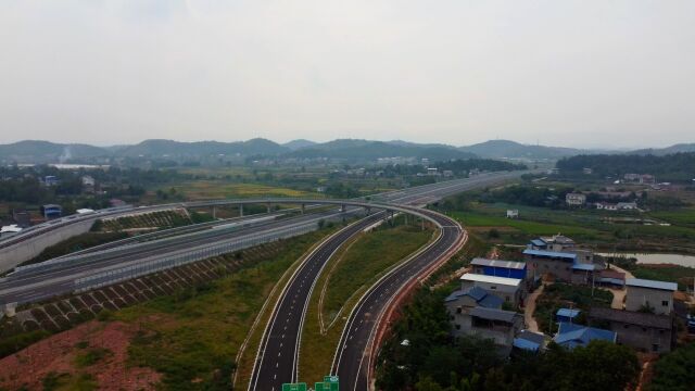 国庆前夕,四川德阳至遂宁、泸州至永川高速公路即将通车 暂不收取通行费