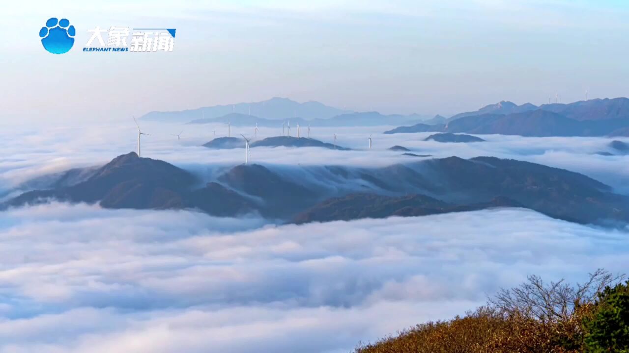 壮美!信阳灵山云海翻涌如惊涛拍岸,流云飞瀑胜似仙境