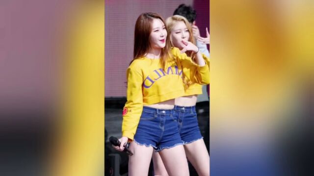 MOMOLAND BAKAAM娜允直拍