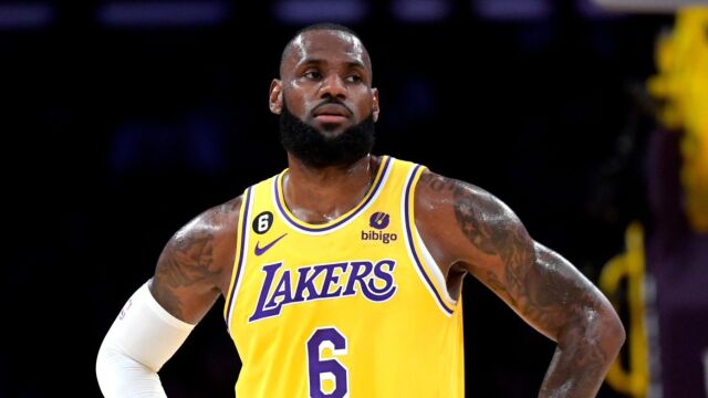 NBA历史第一人！詹姆斯解锁对阵30支球队40+