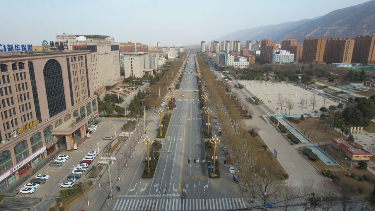 航拍陕西渭南华州区子仪大街美丽街景