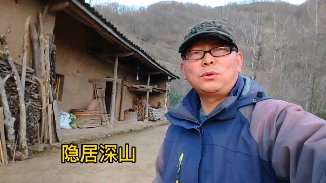 小伙隐居大山里,种地、放牛、住老土房、看风景,过神仙般的日子