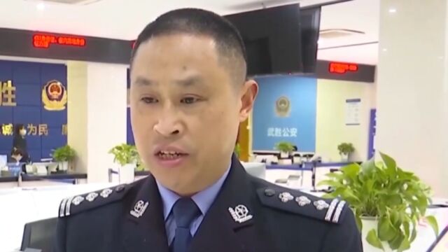 男子补办身份证,一查竟是网逃人员,民警当场抓获