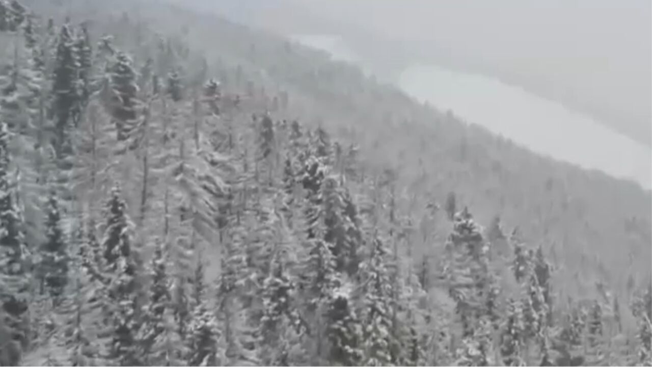 新疆哈密遭遇连续降雪