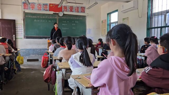 杨楼镇刘庄小学宋焱焱三年级英语M3U1 point to the door