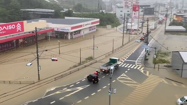 台风“玛娃”引日本强降雨:多地道路浸水,东海道新干线有列车停运