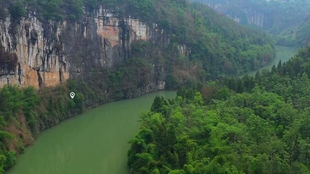 大山深处的农家小院,一抹晚霞,清淡平静,乡愁与情怀.#大山深处自然美山清水秀好风光 #感受大自然的气息和美景 #好山好水好风景