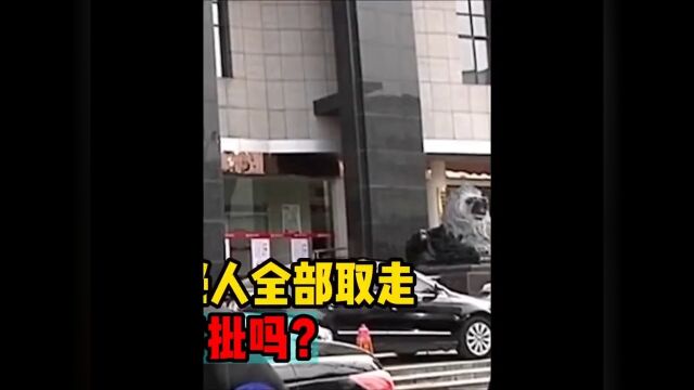 55岁智障老人被贷款15万,全部被神秘人取走,亲属大怒:银行不用审批吗?3社会百态真实事件下集更精彩.