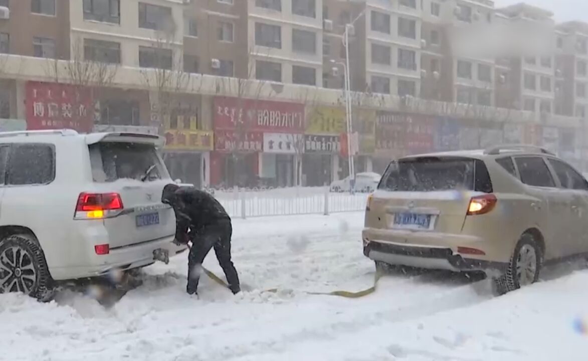 内蒙古:通辽降雪致车辆人员被困,多方紧急救援