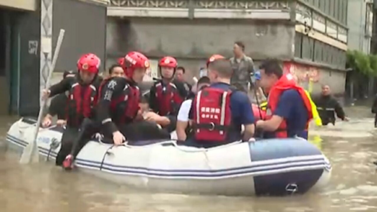 福建福州:暴雨致多名村民被困