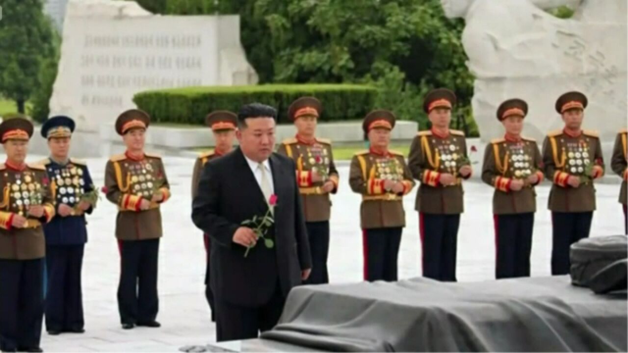 金正恩参谒中国人民志愿军烈士陵园