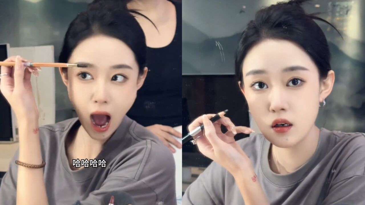 女儿张着嘴化妆被妈妈嘲笑,随后女儿表情浮夸一错到底,场面爆笑