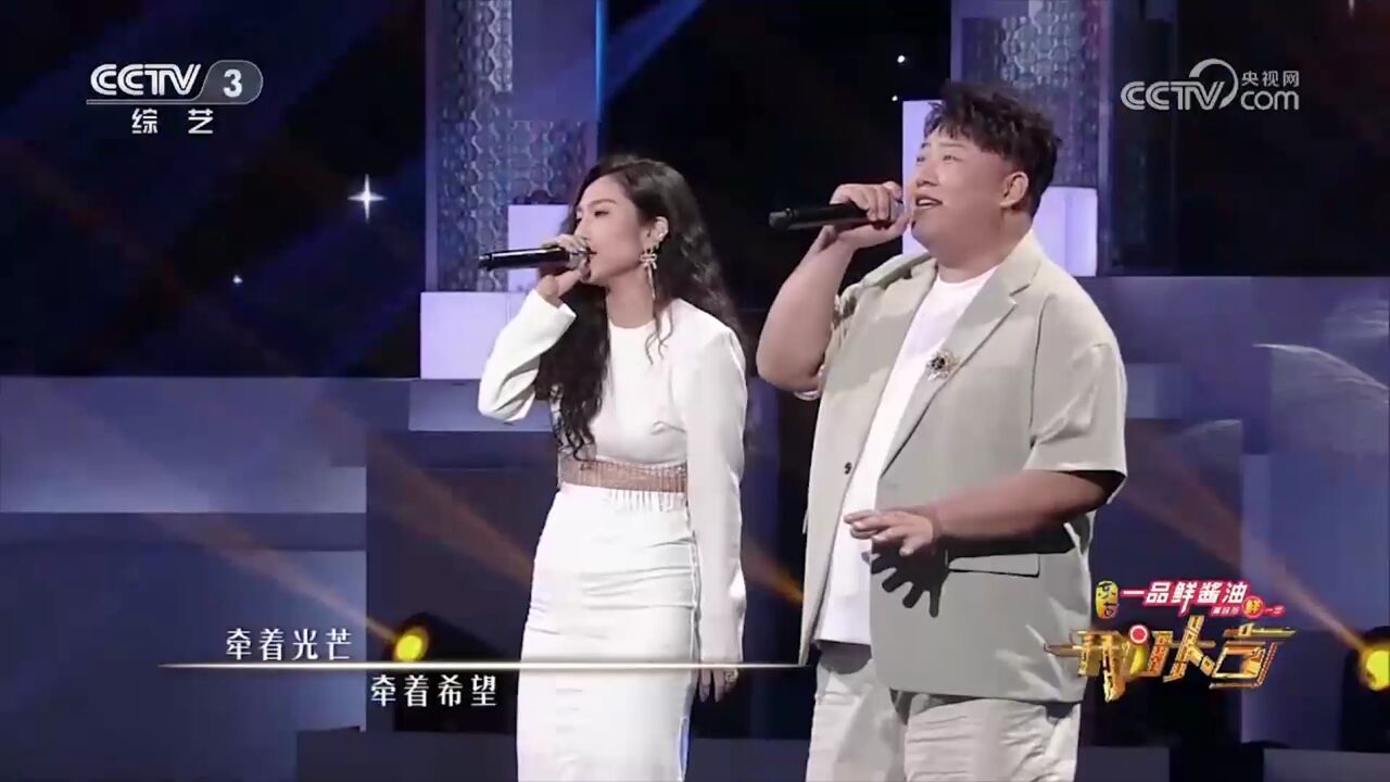 刘振宇和张良带来歌曲《大声唱》,歌声清脆嘹亮,让人眼前一亮