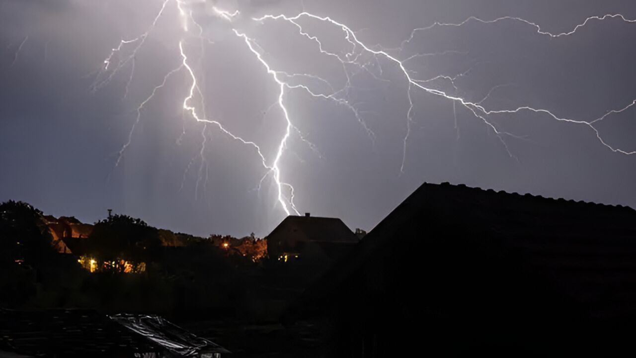 今明有雨,局地雨强较大!门头沟发布雷电蓝色预警