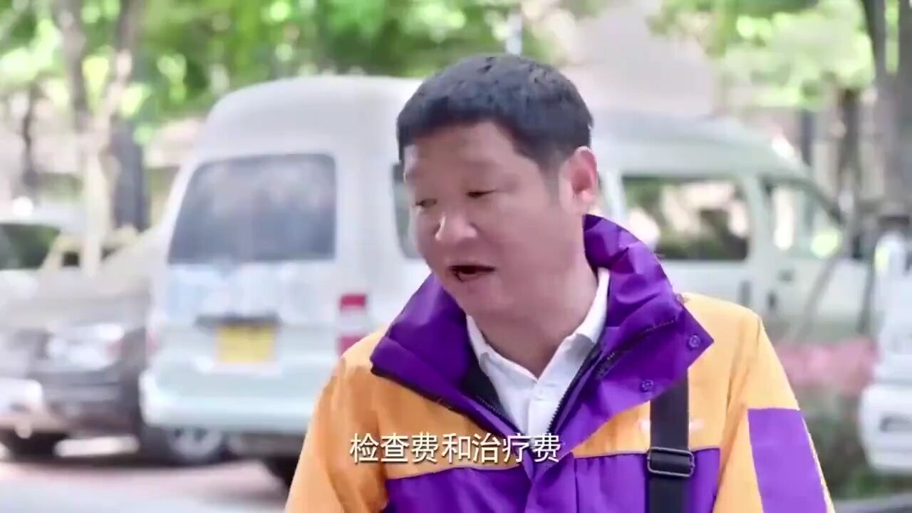 富婆被碰瓷团伙盯上,大叔热心帮忙,一招识破骗局