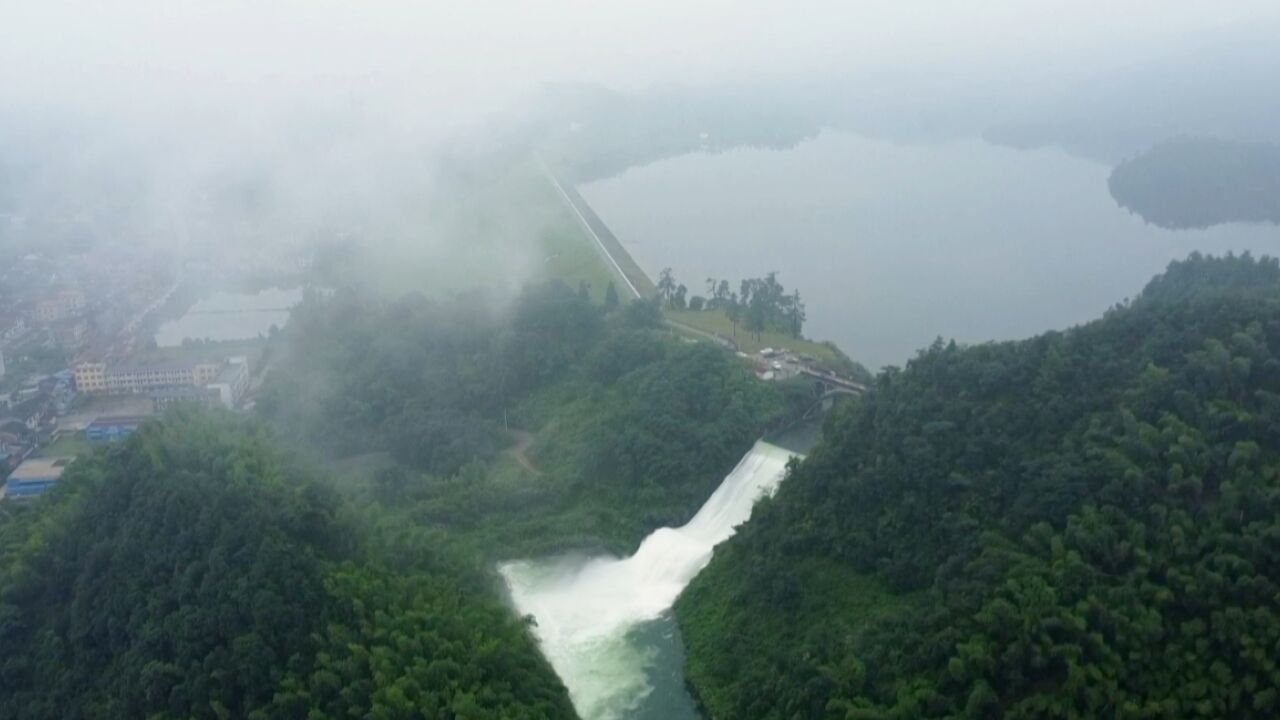 视频|临湘:龙源水库溢洪气势恢宏