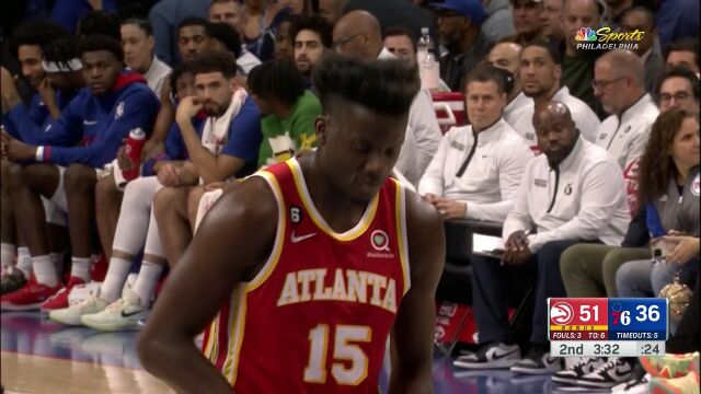 NBA常规赛：老鹰vs费城第2节英文原声回放