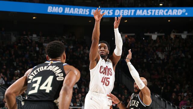 米切尔vs雄鹿集锦 全场29+3无解三分连珠炮摄