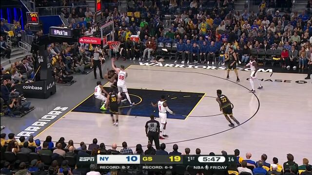 手上着了火！库里弹无虚发连中三分