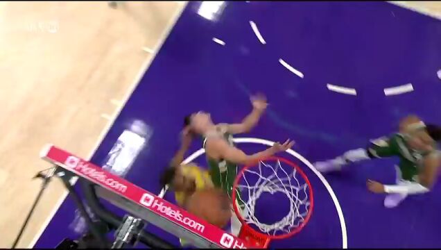 NBA常规赛：雄鹿vs湖人第3节中文解说回放