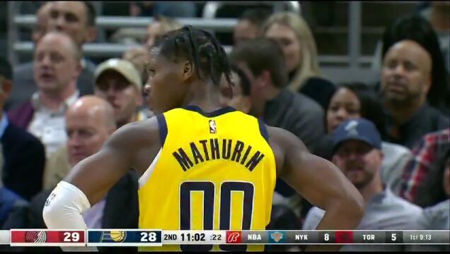 开拓者vs步行者第2节英文原声回放