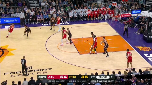 千里之外一箭穿心 特雷杨大号三分引弓精准命中