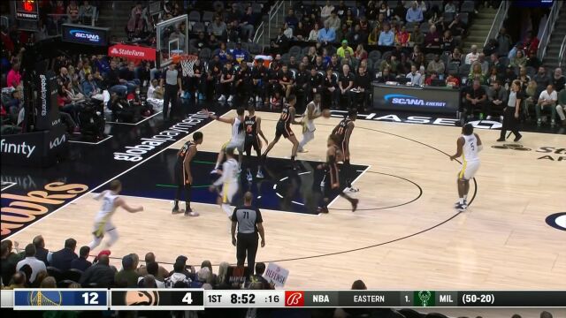 迪文琴佐假投真传骗过众人 库里空切接球轻松反篮打进