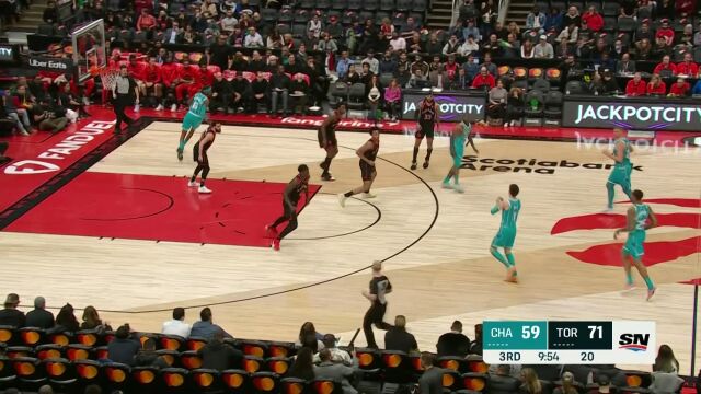 华丽运球惊艳全场 三球突破妙传连线普拉姆利篮下得手