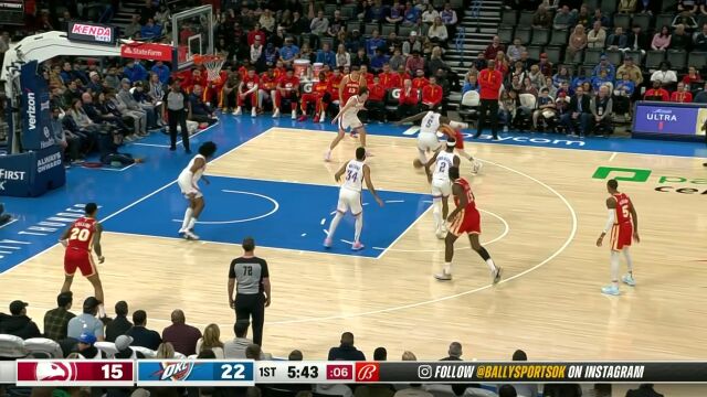 特雷杨鬼魅妙传分球底角 吉迪喂亚历山大暴扣给予回应