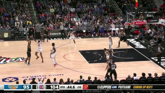 一锤定音 小卡突破禁区单臂劈扣