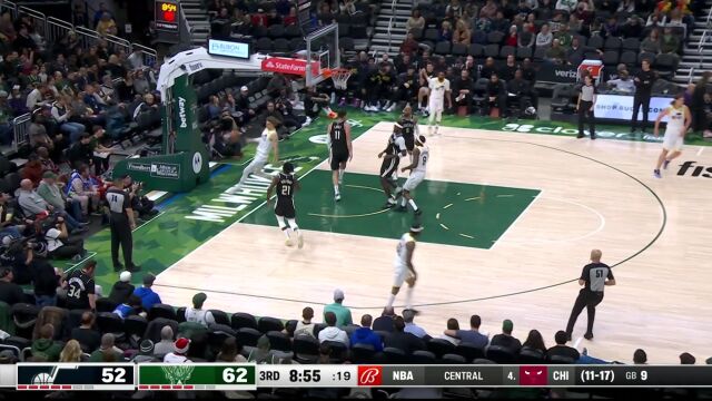 转换进攻一骑绝尘 马尔卡宁大步流星飞身暴扣