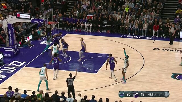 惩罚你的小阵容！马克-威廉姆斯篮下制霸予取予求