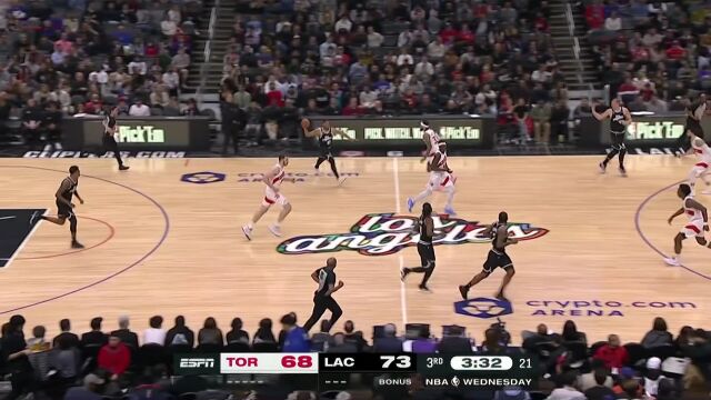 气势只增不减！曼恩单刀直入抡臂砸扣