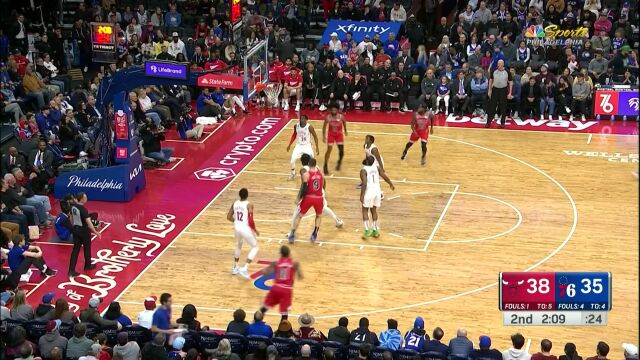 三分同样难不倒我 德罗赞底角接球出手稳稳命中