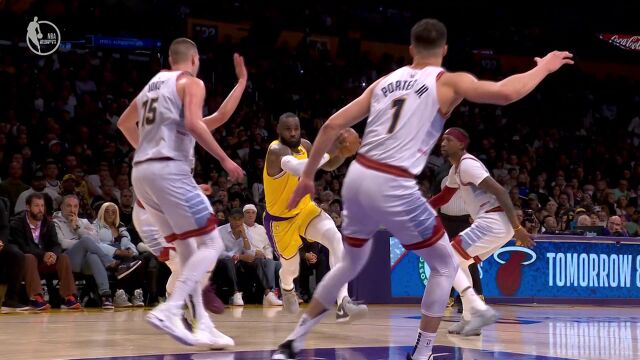 这球没进太可惜了！詹姆斯滞空起跳不看人击地妙传连线浓眉