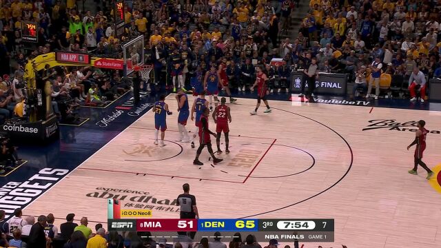 斯特鲁斯三分出手被戈登暴力封盖 目前已经9中0